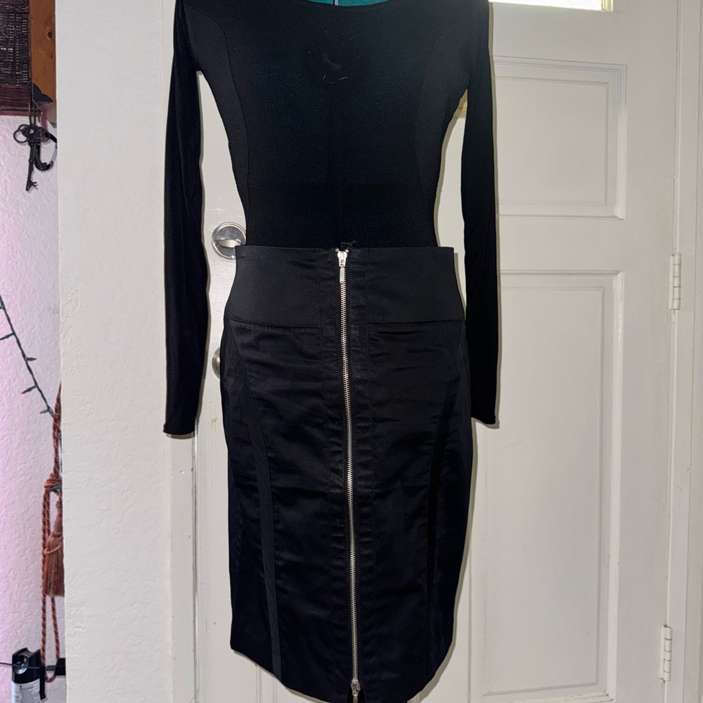 Kenar stretchy pencil skirt - Size 2 - Black - Good condition